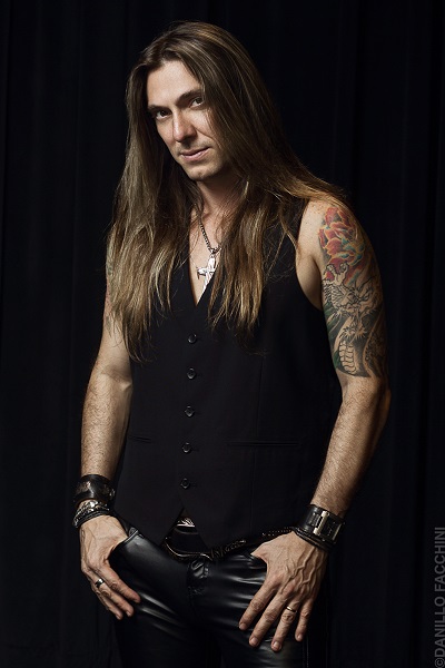 Test Your Metal Records wyda solowy album EDU FALASCHI (ALMAH, ex-ANGRA) ‘Moonlight’