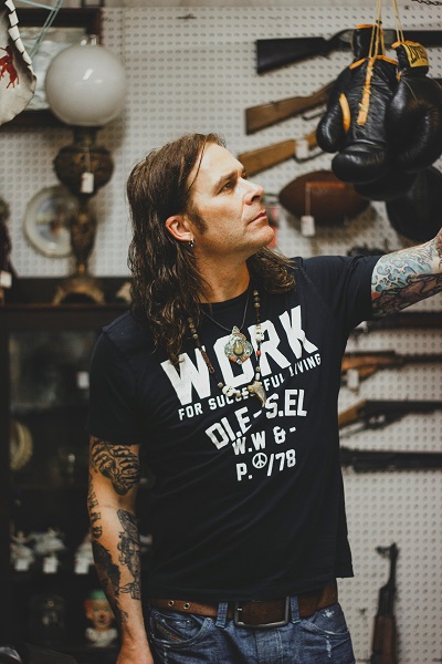 Brand new single “Work It All Out” from MIKE TRAMP